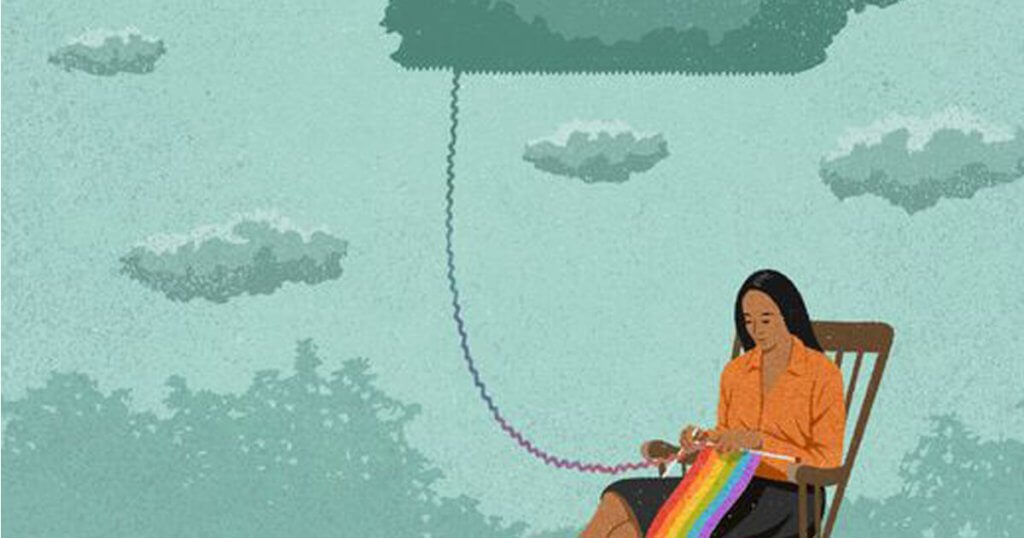 une femme tricote un nuage en arc en ciel