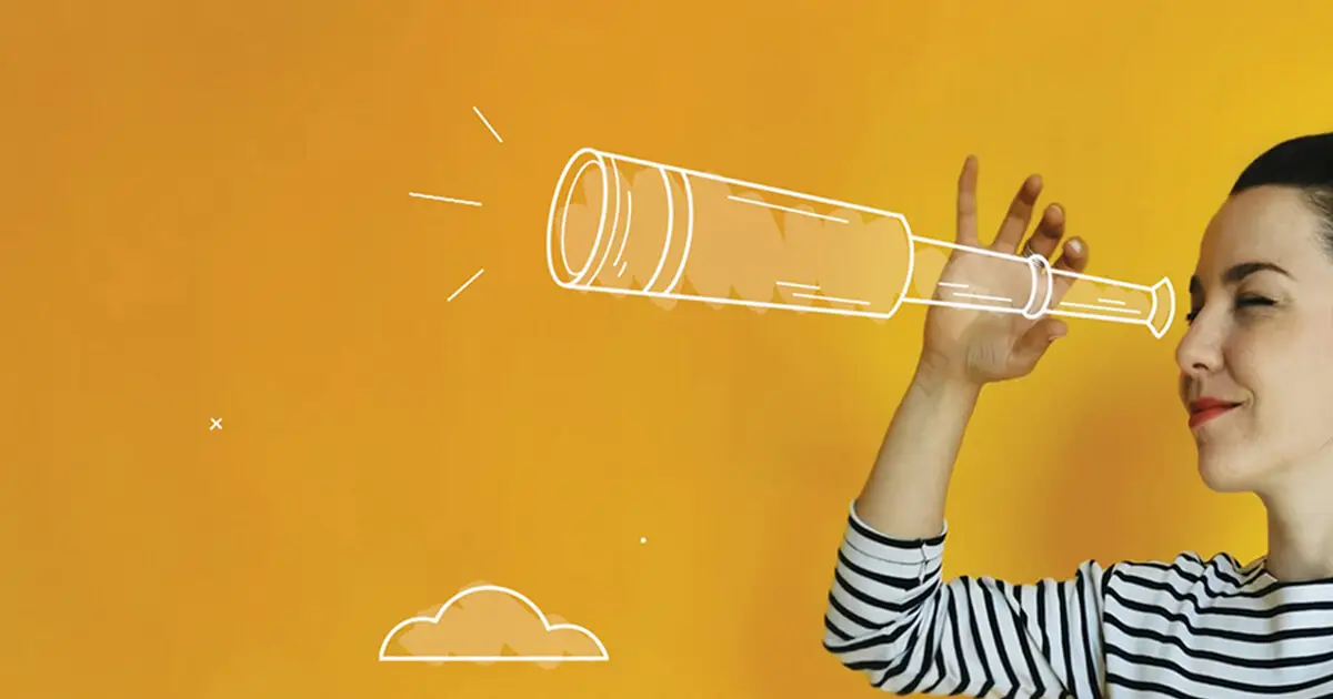 une femme regarde son avenir à la longue vue