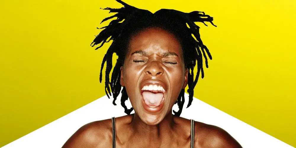 femme qui crie stress anxiété